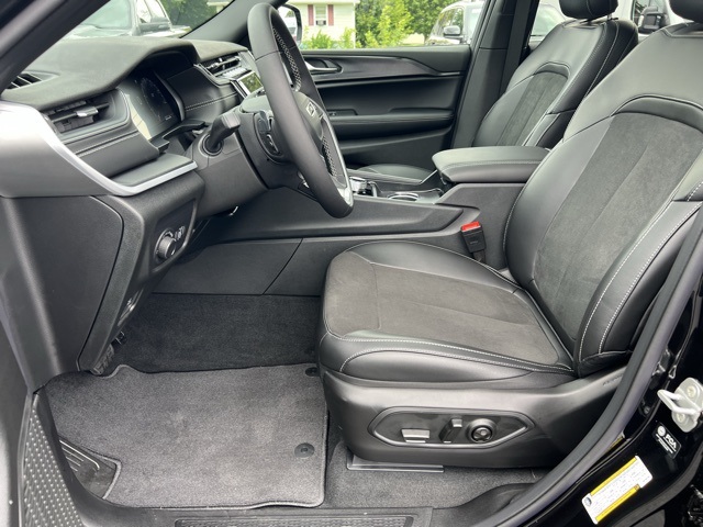 2025 Jeep Grand Cherokee Altitude X photo 4