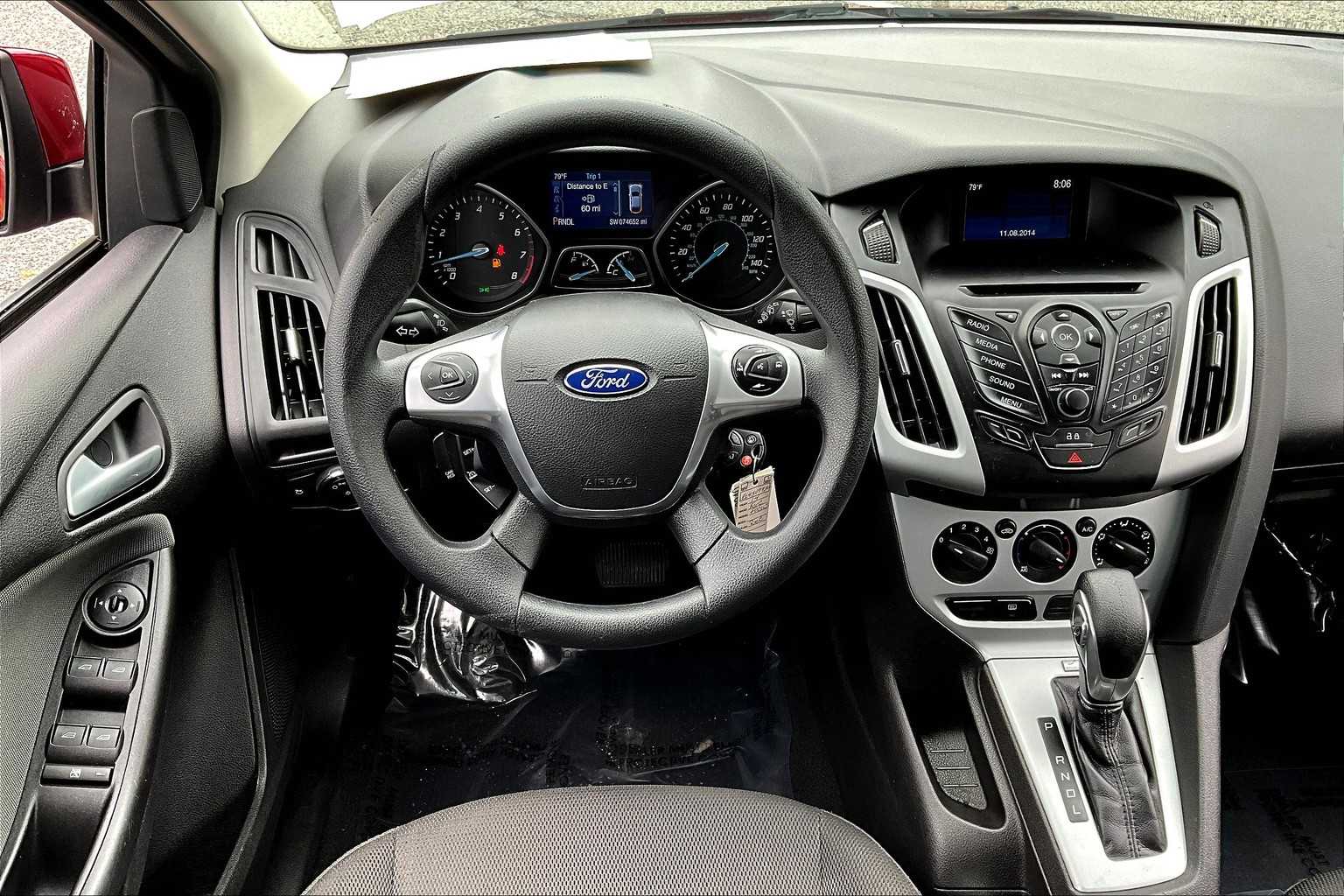 2014 Ford Focus SE photo 2
