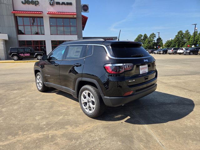 2025 Jeep Compass Latitude photo 3