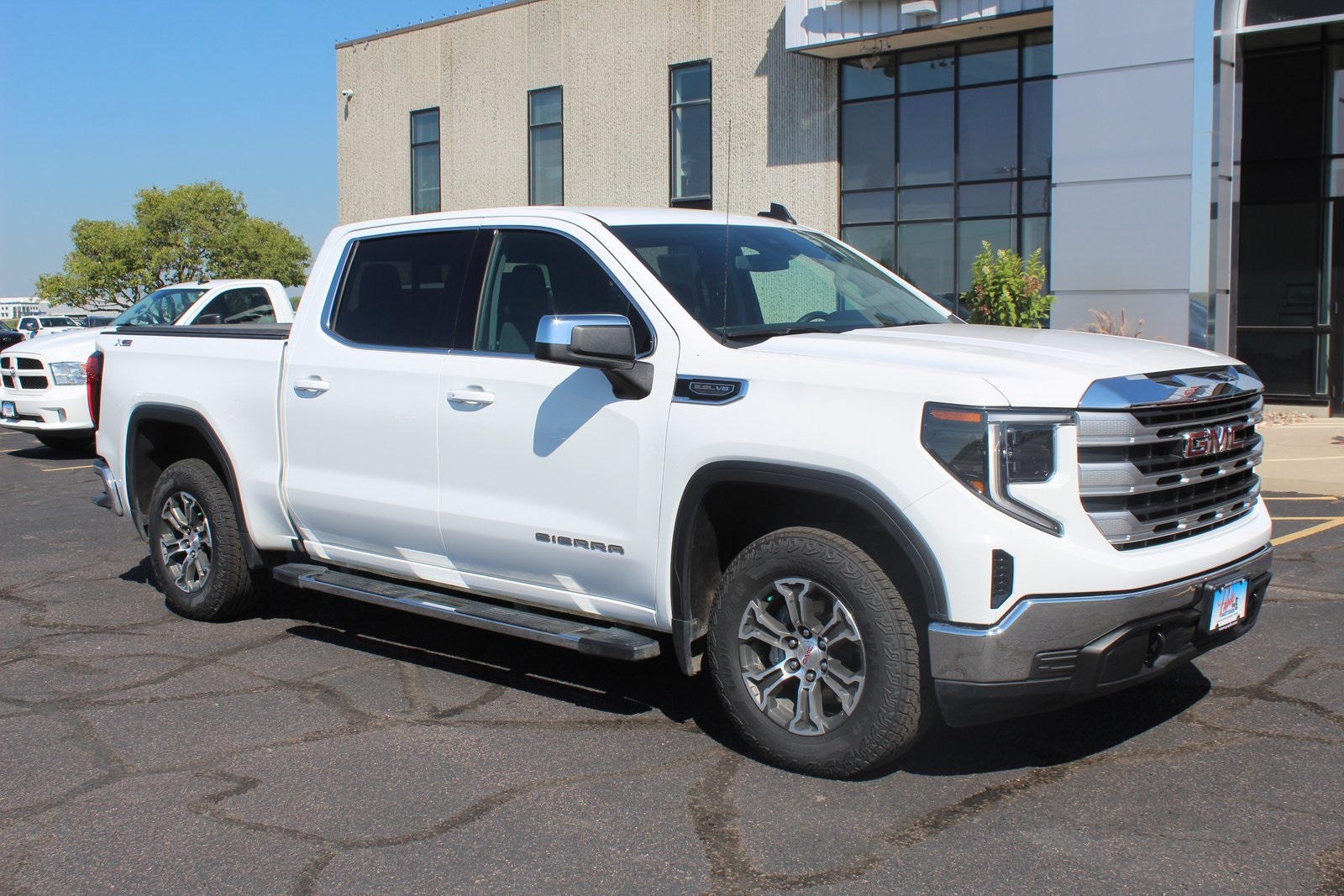 Used 2024 GMC Sierra 1500 SLE with VIN 1GTUUBED1RZ157395 for sale in Luverne, Minnesota