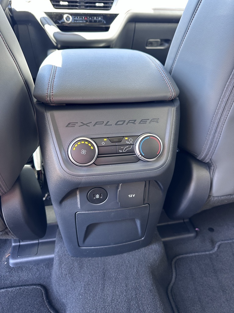 2025 Ford Explorer photo 25