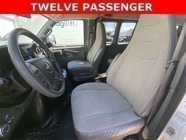 2022 Chevrolet Express Passenger 3500 photo 19
