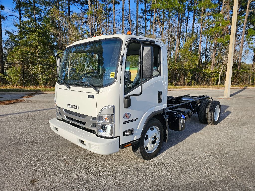 2024 Isuzu NPR HD's photo