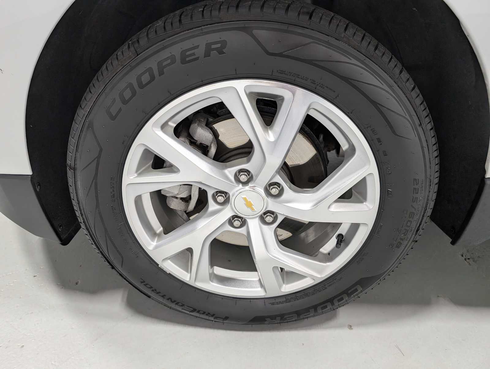 2018 Chevrolet Equinox LT photo 3