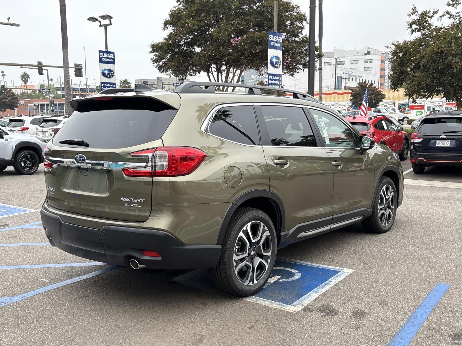 2025 Subaru Ascent Limited photo 4