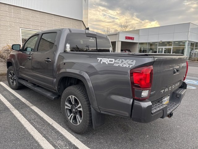 2019 Toyota Tacoma TRD Sport photo 4