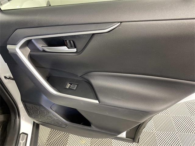2024 Toyota RAV4 Hybrid XLE photo 24
