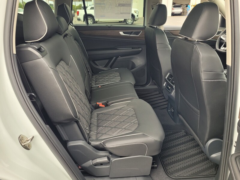 2026 Volkswagen Atlas SEL Premium R-Line photo 9