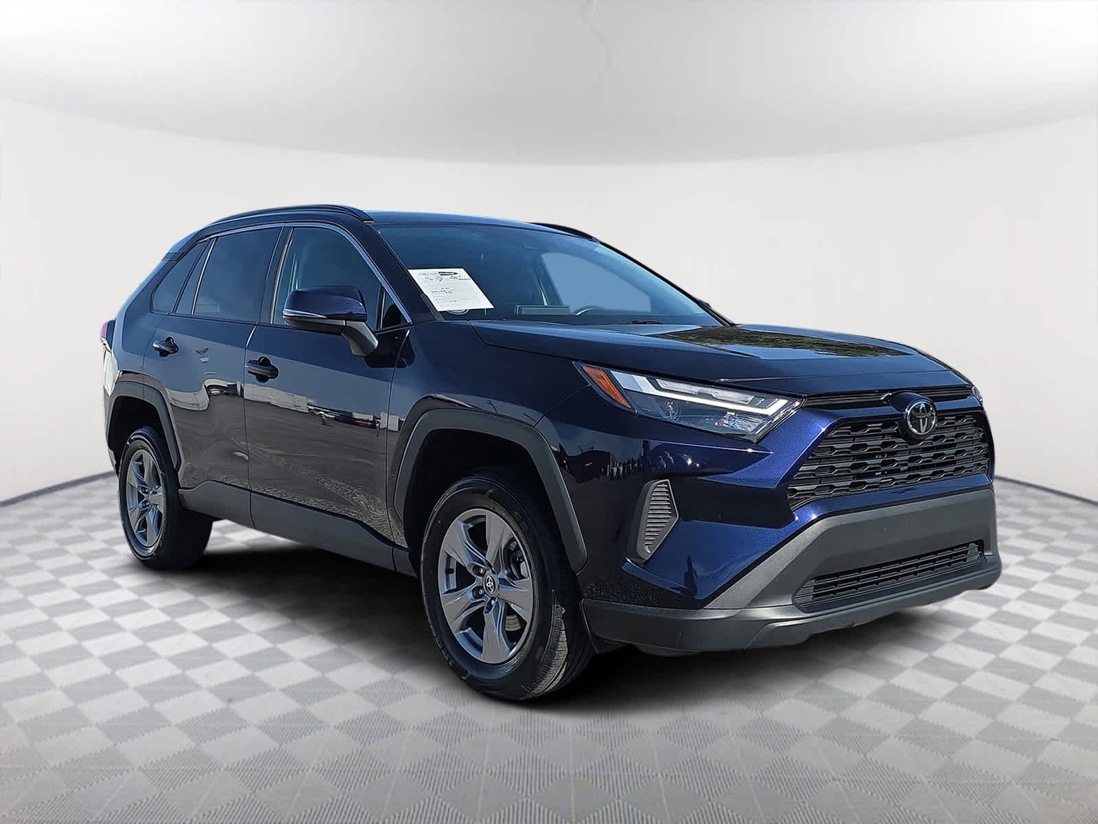 2024 Toyota RAV4 XLE's photo