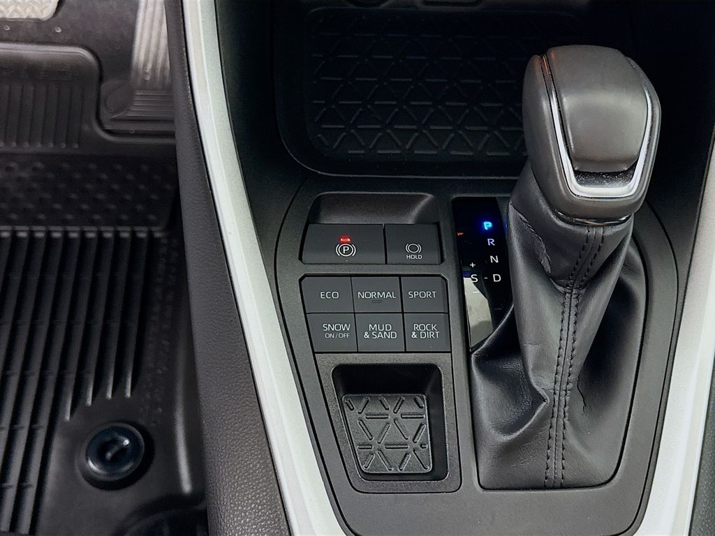 2023 Toyota RAV4 XLE Premium photo 14