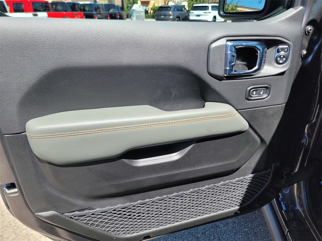 2025 Jeep Gladiator Mojave photo 8