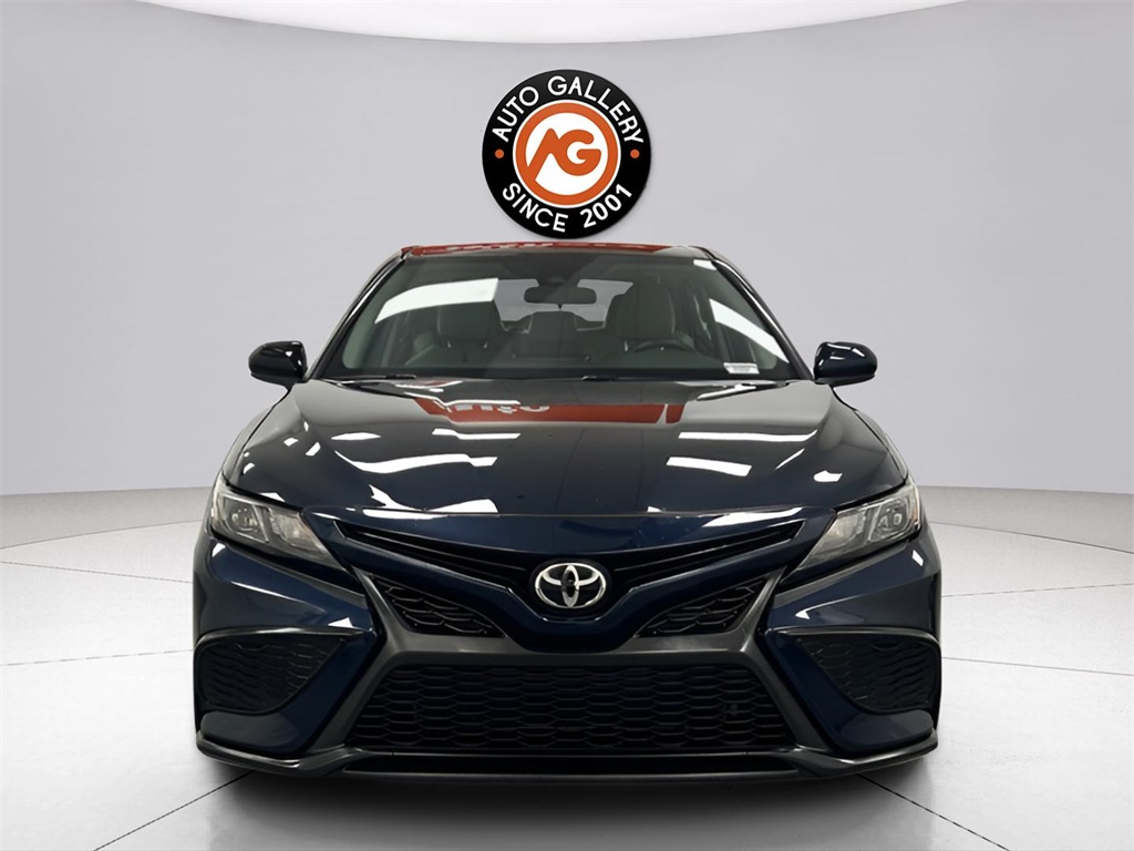 2021 Toyota Camry SE photo 2