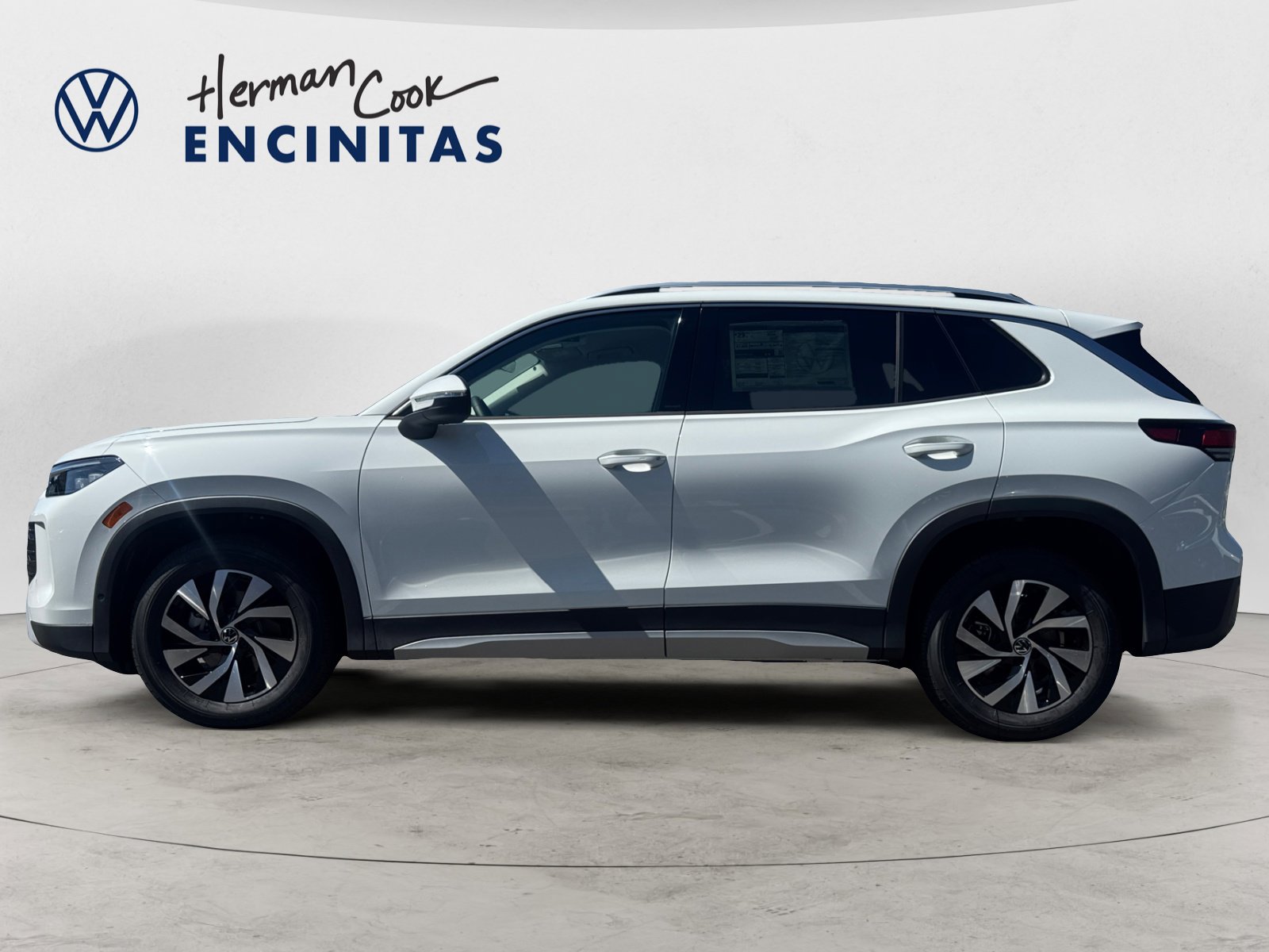 2025 Volkswagen Tiguan S photo 2