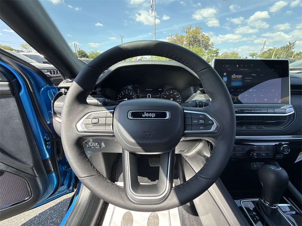2025 Jeep Compass Latitude photo 14