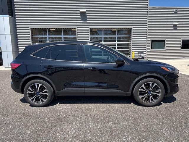 2022 Ford Escape SE photo 2