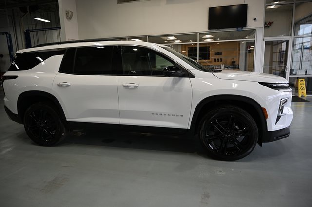 2026 Chevrolet Traverse photo 2