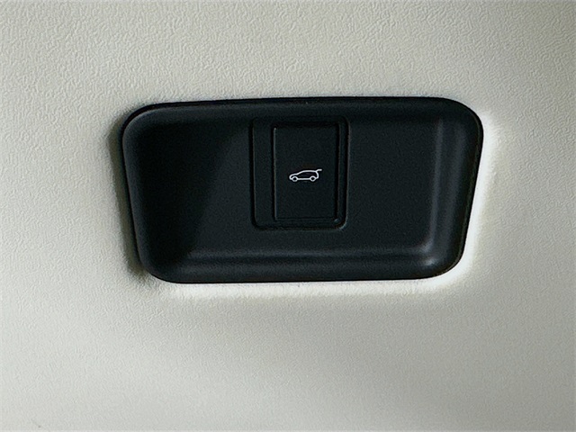 2025 Land Rover Range Rover SE photo 10