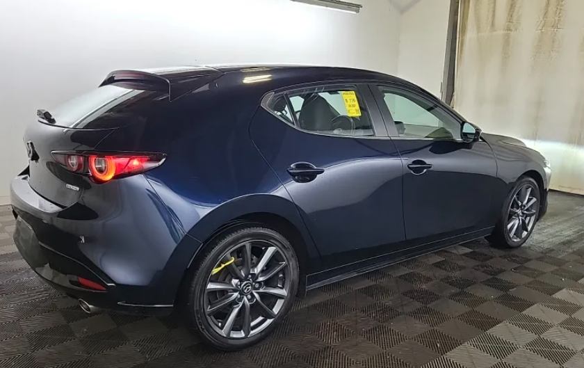 2022 Mazda Mazda3 Hatchback Select photo 3
