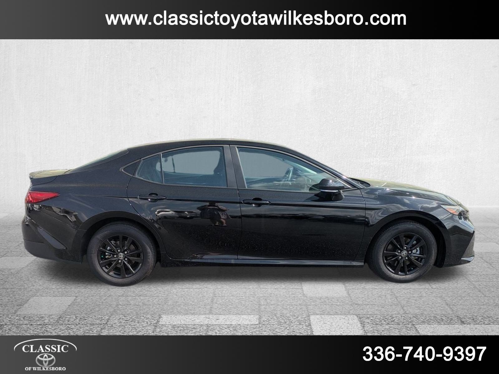2025 Toyota Camry LE photo 4