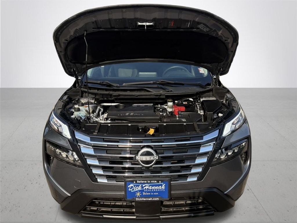 2024 Nissan Rogue SV photo 3