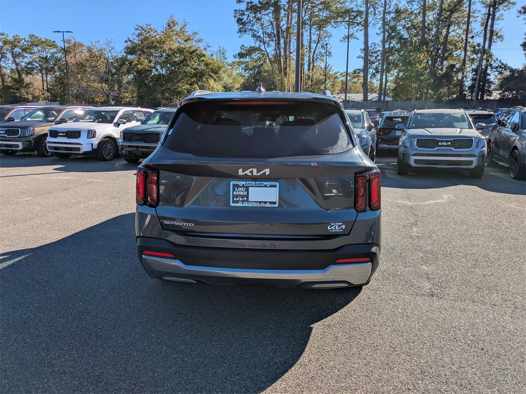 2024 Kia Sorento S photo 3