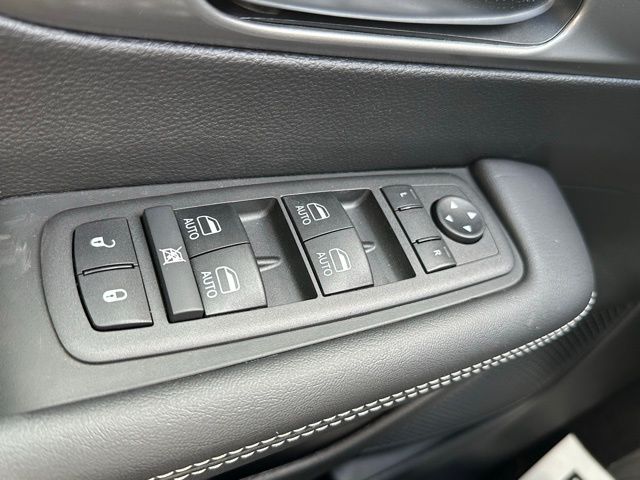 2026 Chrysler Pacifica photo 16