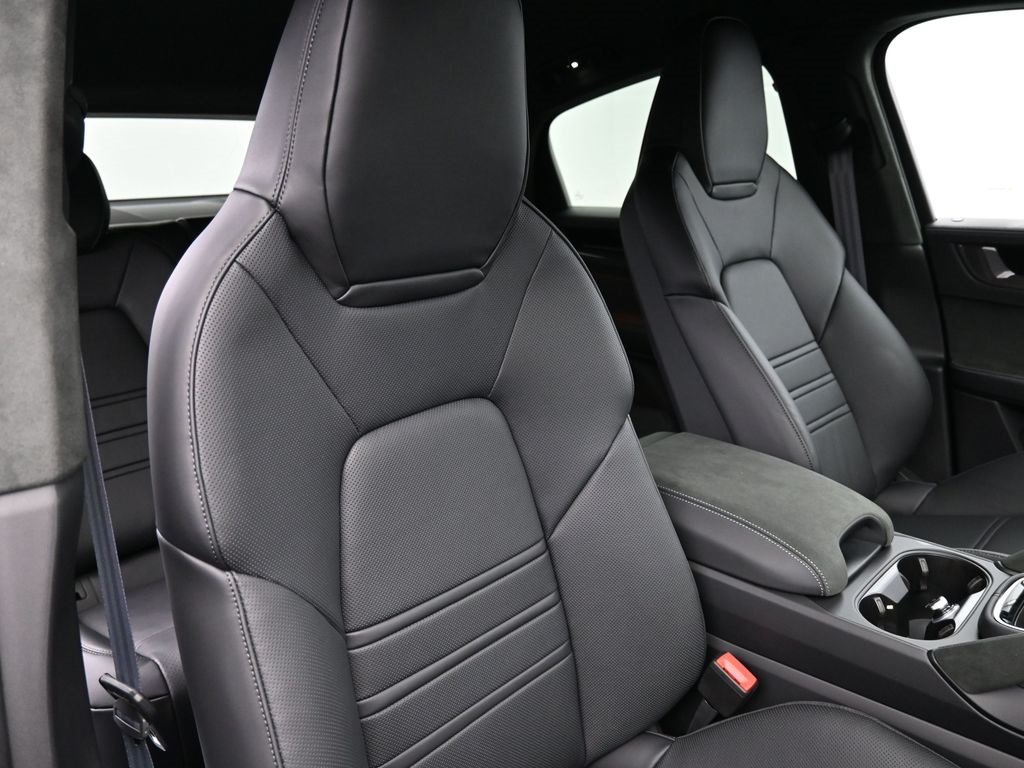 2026 Porsche Cayenne Turbo GT photo 17