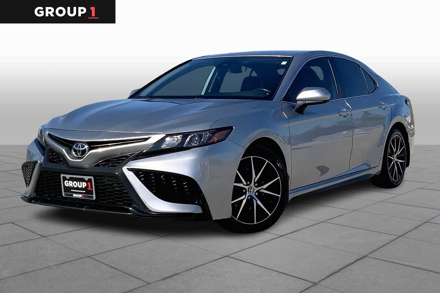 2021 Toyota Camry SE's photo