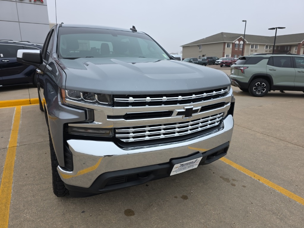 2020 Chevrolet Silverado 1500 LT photo 3
