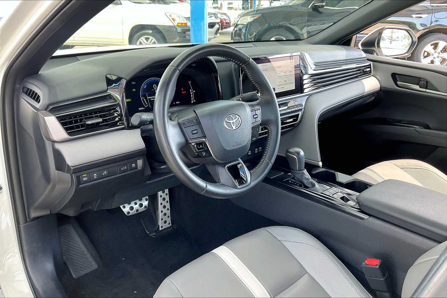 2025 Toyota Camry SE photo 16