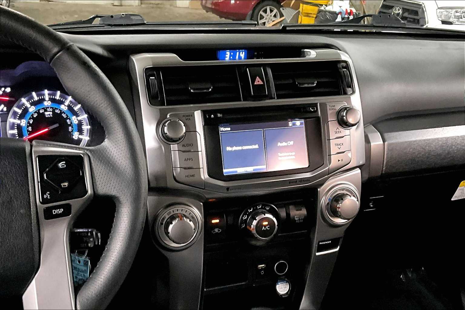 2018 Toyota 4Runner SR5 photo 6