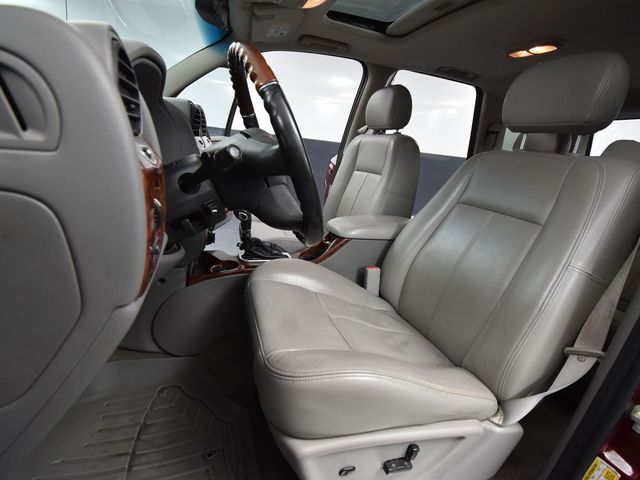 2009 Gmc Envoy Denali photo 17