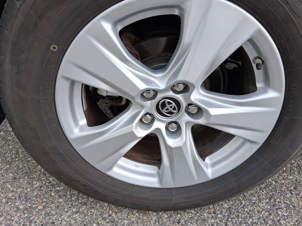 2019 Toyota RAV4 Hybrid XLE photo 25