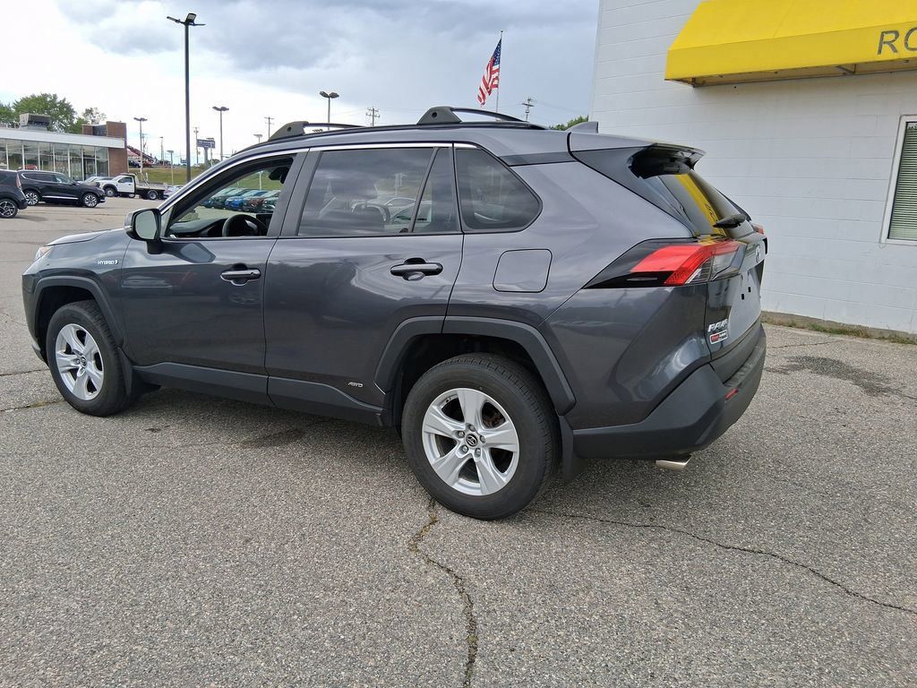 2019 Toyota RAV4 Hybrid XLE photo 4