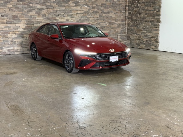 2025 Hyundai Elantra SEL Convenience photo 3