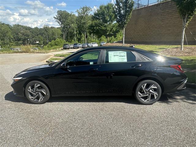 2025 Hyundai Elantra SEL Sport photo 2