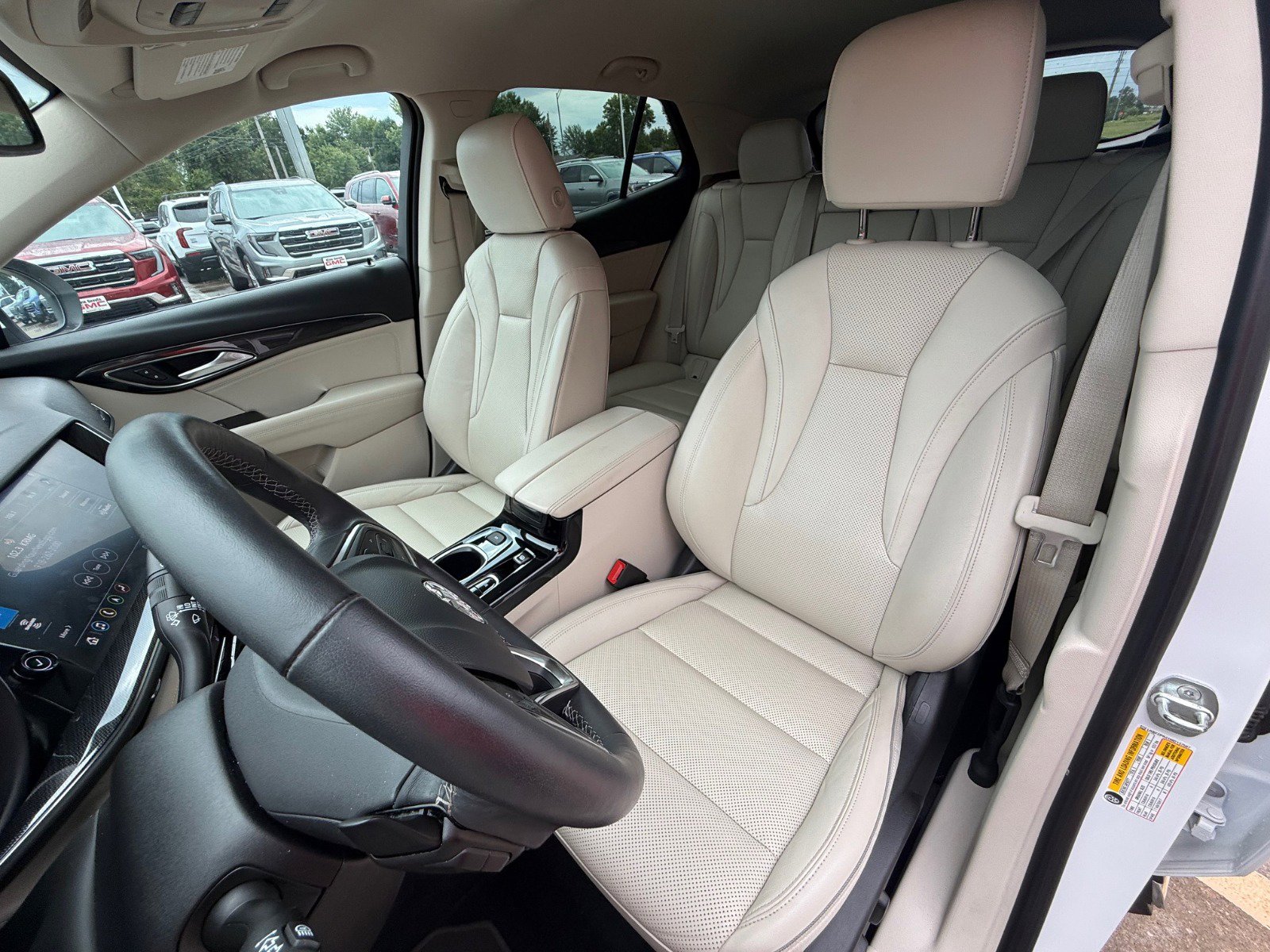 2021 Buick Envision Essence photo 10