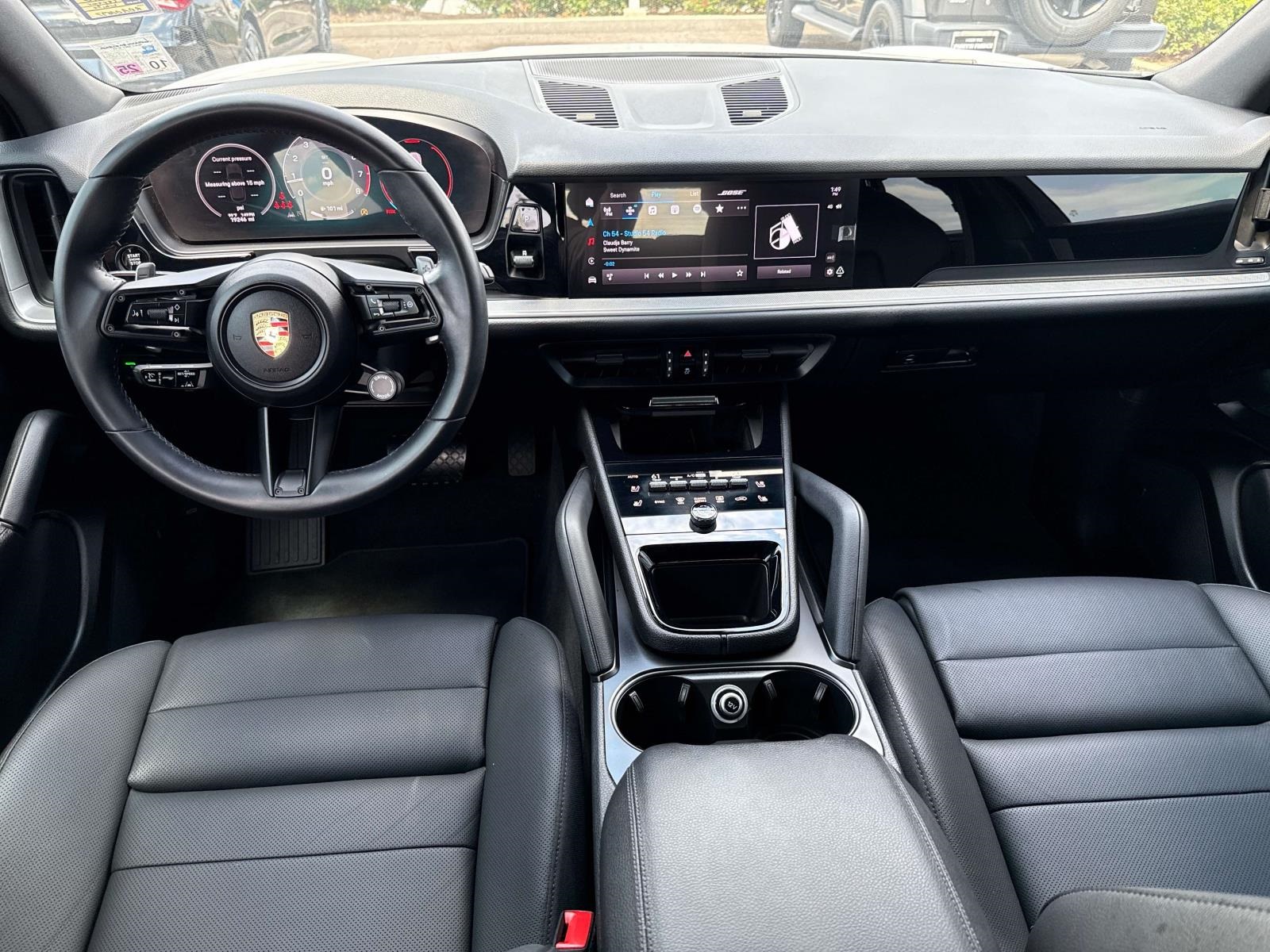 2024 Porsche Cayenne Base photo 16