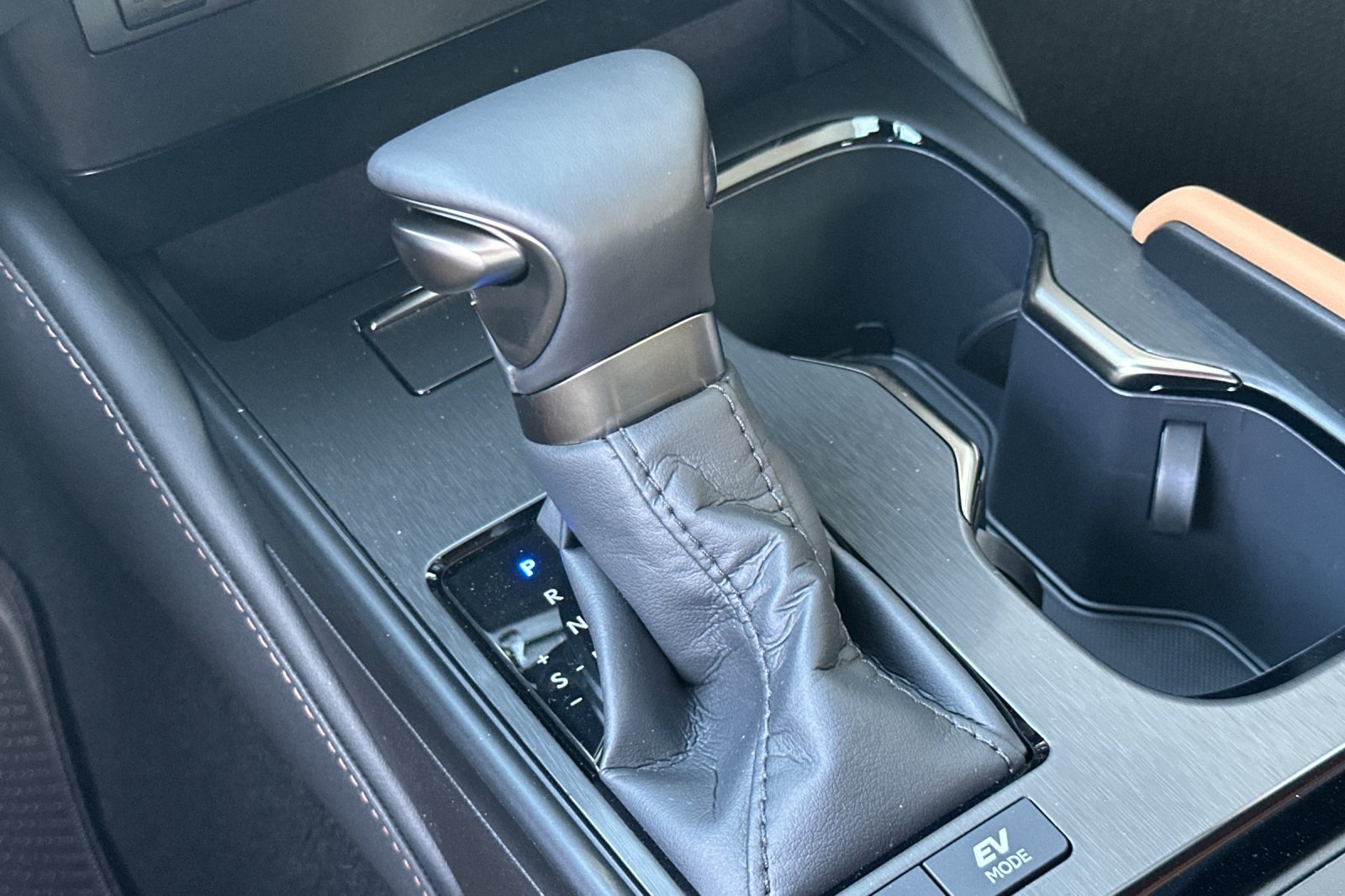 2025 Lexus ES 300h Luxury photo 16