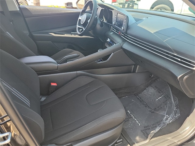 2023 Hyundai Elantra SEL photo 21