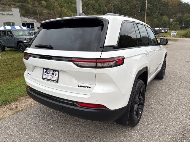 2025 Jeep Grand Cherokee Limited photo 3