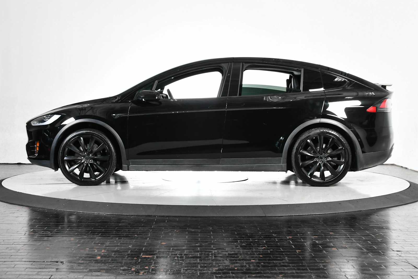 Used 2020 Tesla Model X Long Range Plus with VIN 5YJXCDE2XLF303946 for sale in Dallas, TX