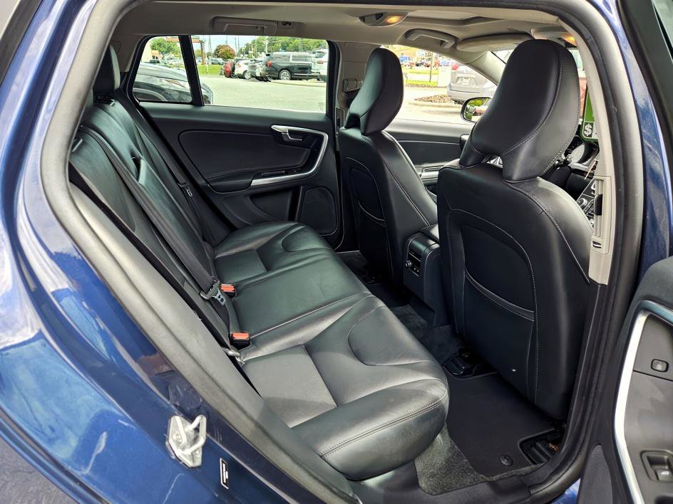 2015 Volvo V60 T5 Drive-E Platinum photo 11
