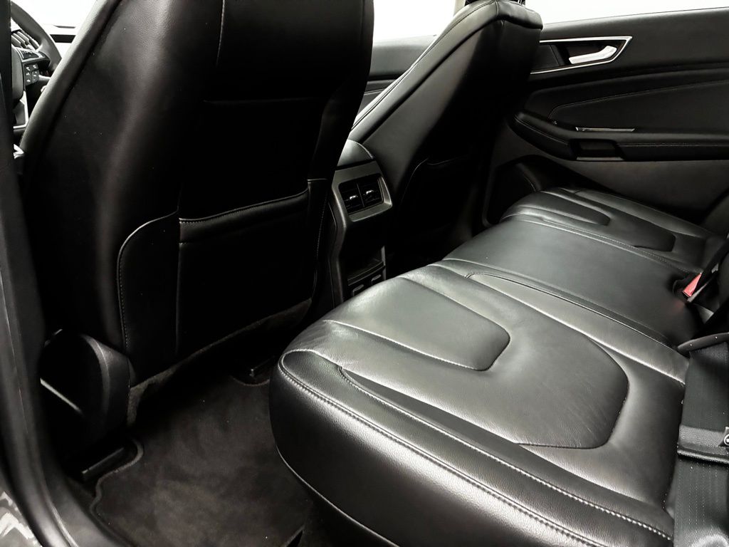 2020 Ford Edge Titanium photo 23