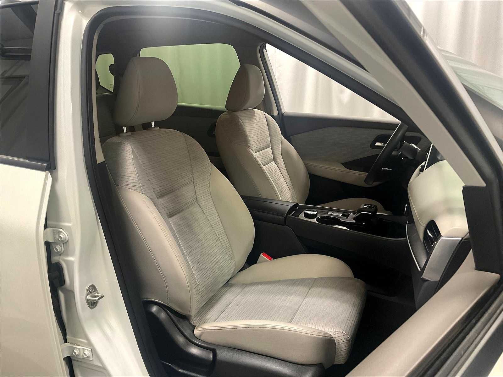2023 Nissan Rogue SV photo 11