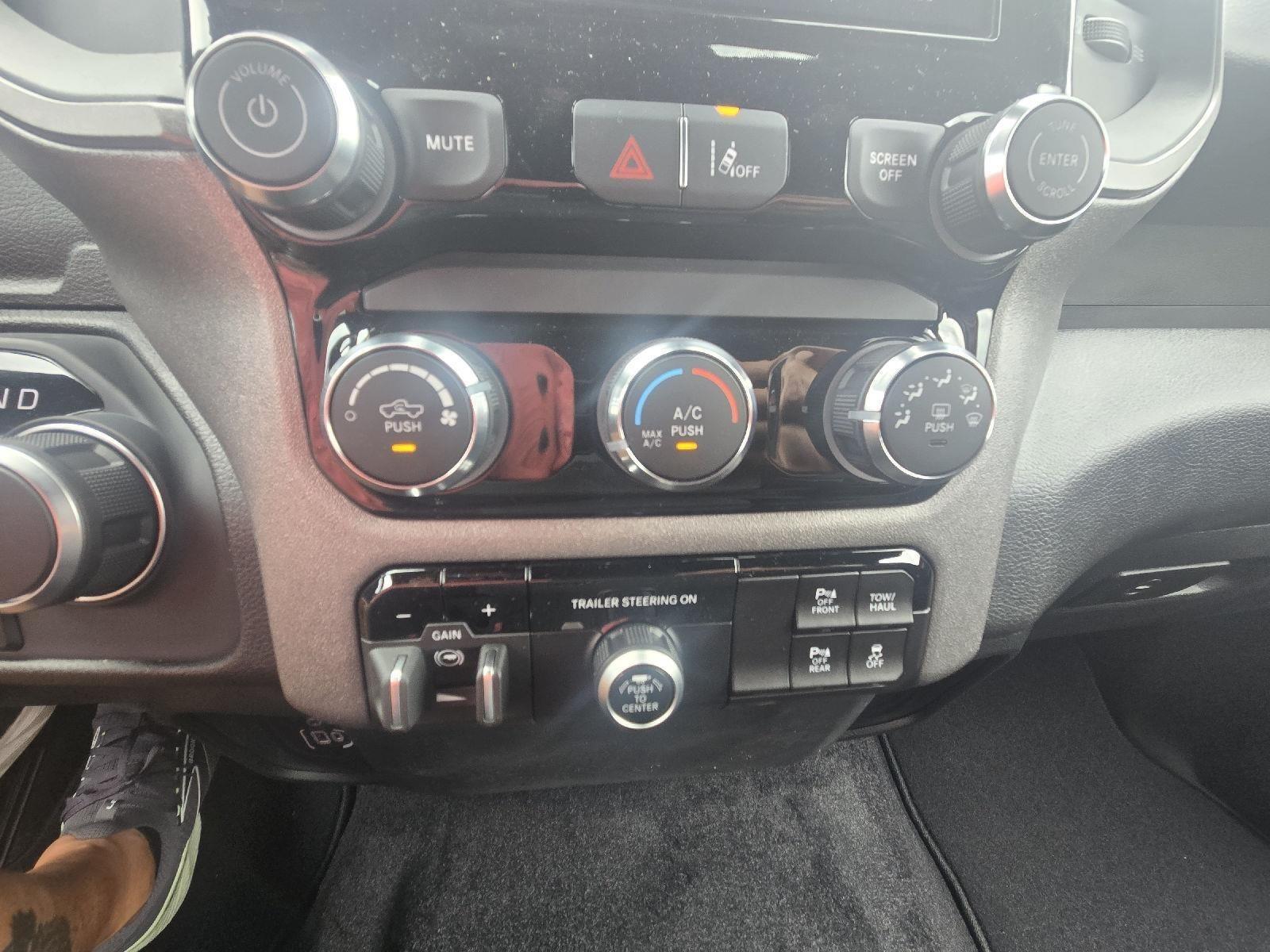 2025 Ram 1500 Tradesman photo 14