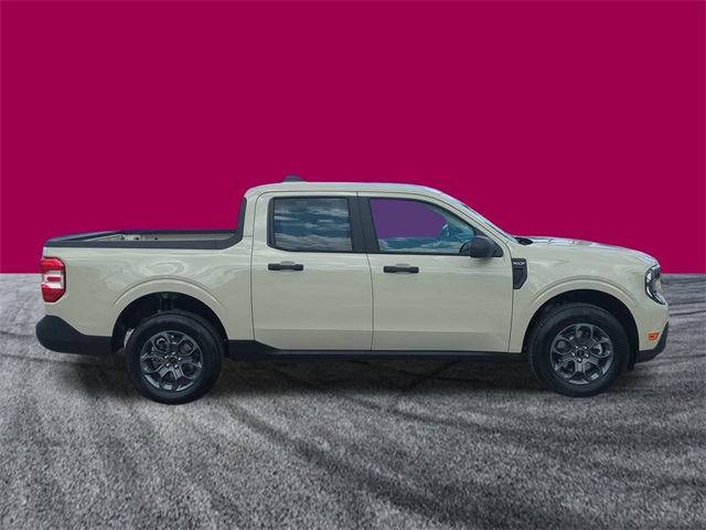 2025 Ford Maverick XLT photo 2