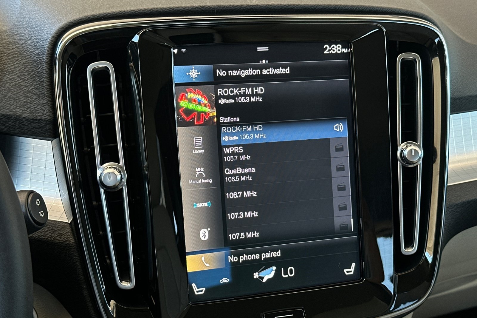 2022 Volvo XC40 Momentum photo 14