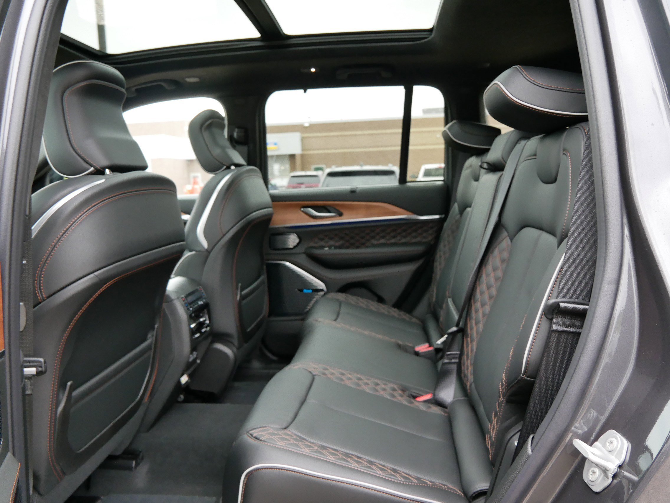 2025 Jeep Grand Cherokee Summit Reserve photo 3