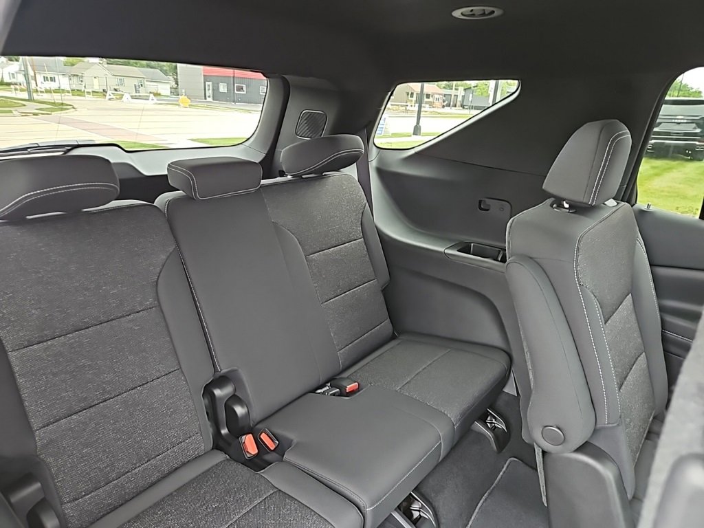 2025 Chevrolet Traverse photo 24